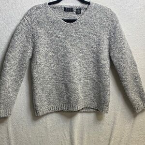 ROE Women's Heathered Gray V-Neck Sweater